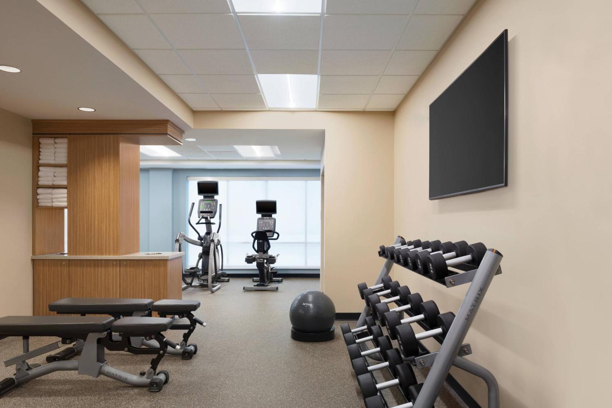 Towneplace Suites By Marriott Dubuque Downtown Bagian luar foto