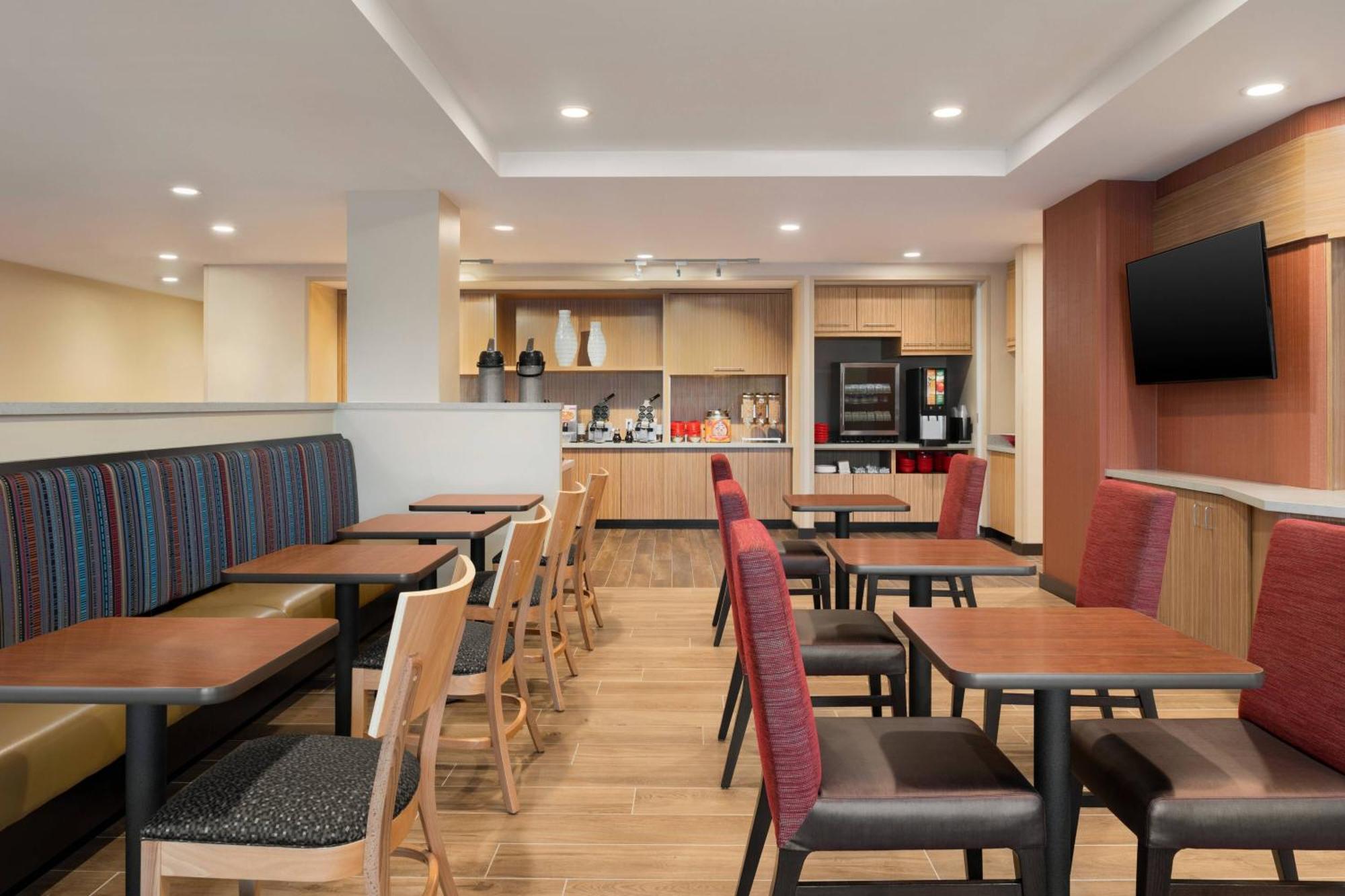 Towneplace Suites By Marriott Dubuque Downtown Bagian luar foto