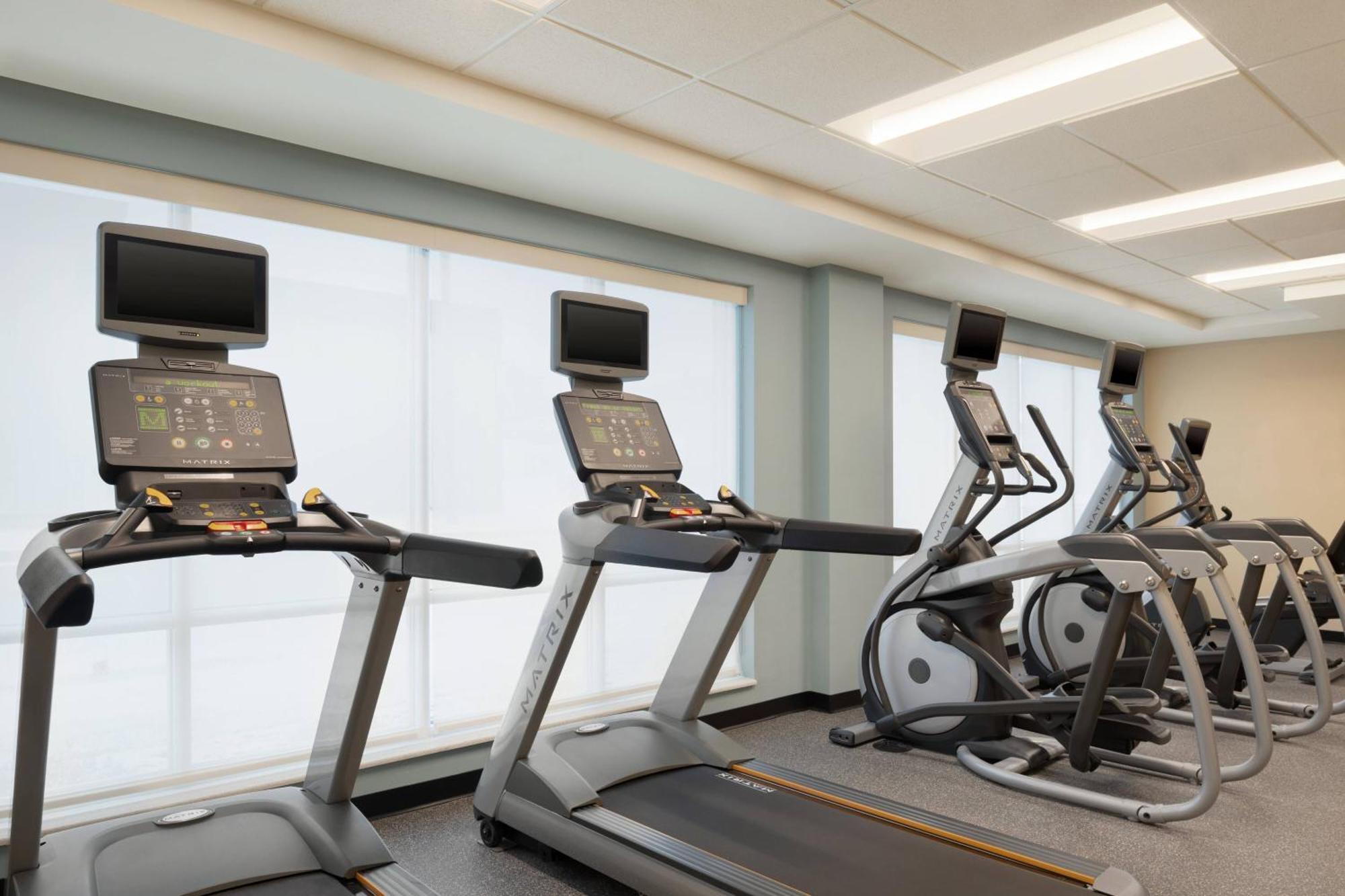 Towneplace Suites By Marriott Dubuque Downtown Bagian luar foto