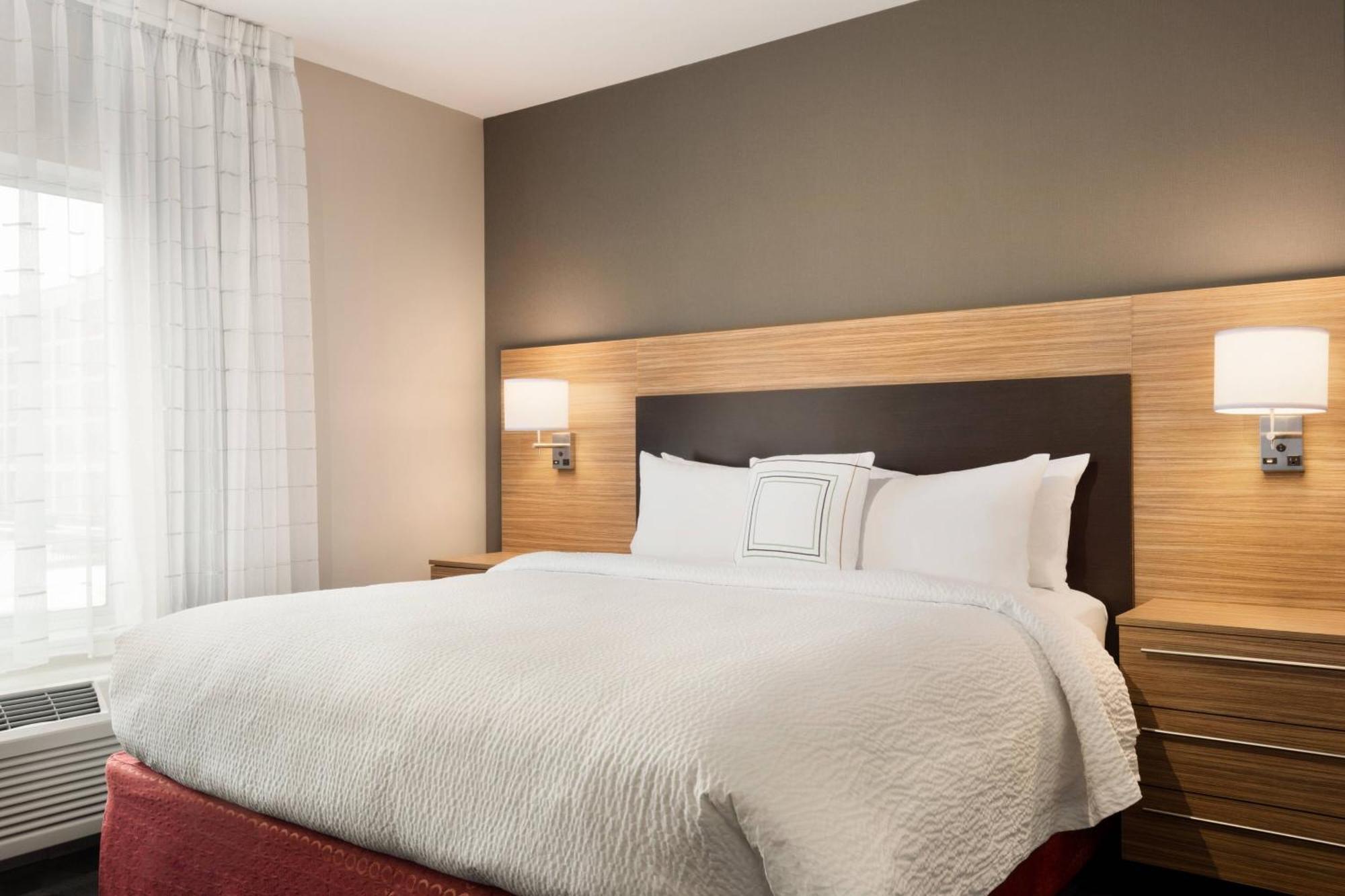 Towneplace Suites By Marriott Dubuque Downtown Bagian luar foto