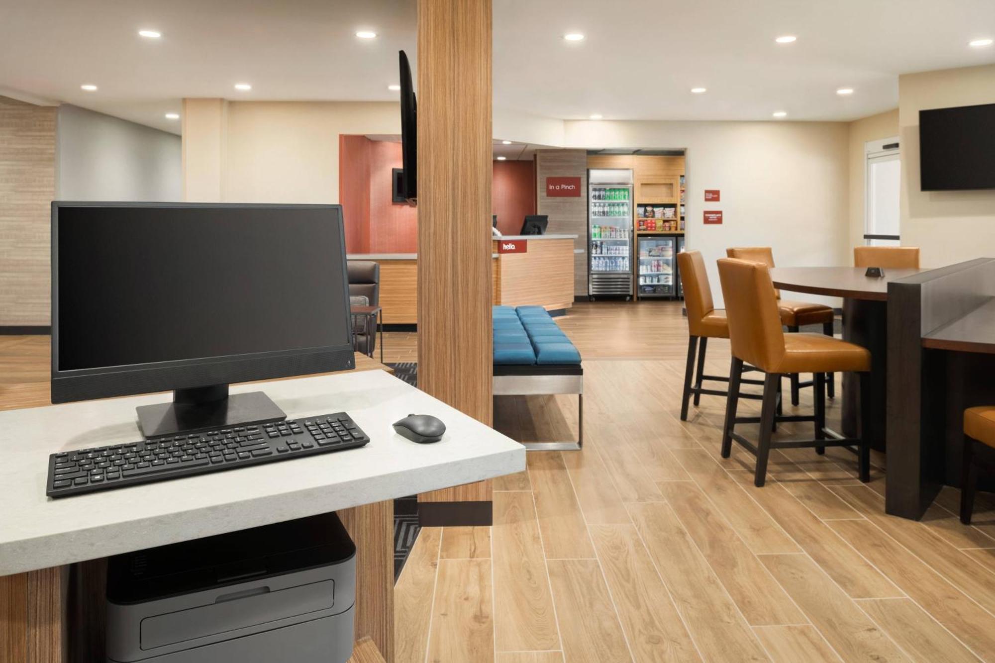 Towneplace Suites By Marriott Dubuque Downtown Bagian luar foto