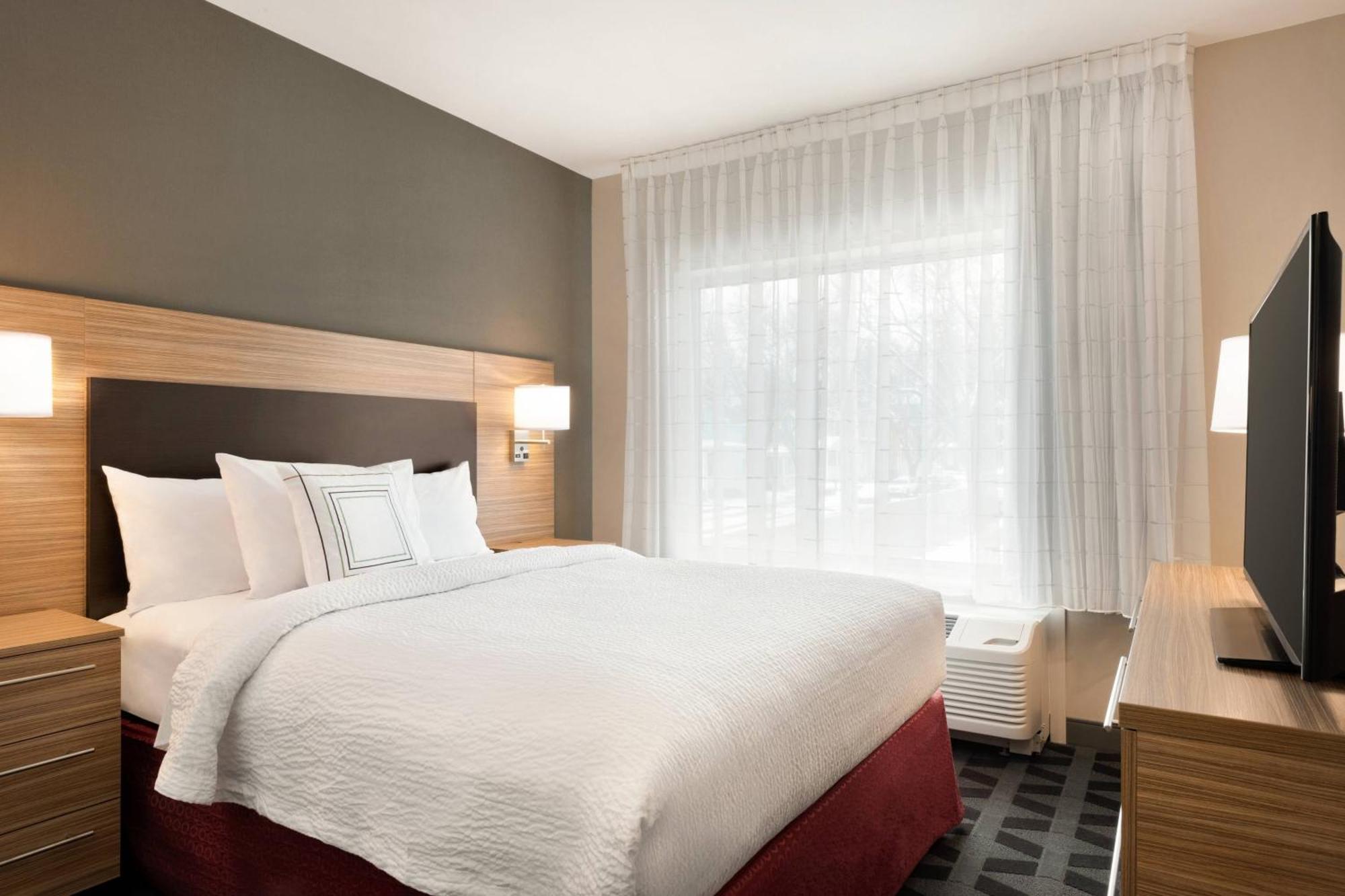 Towneplace Suites By Marriott Dubuque Downtown Bagian luar foto