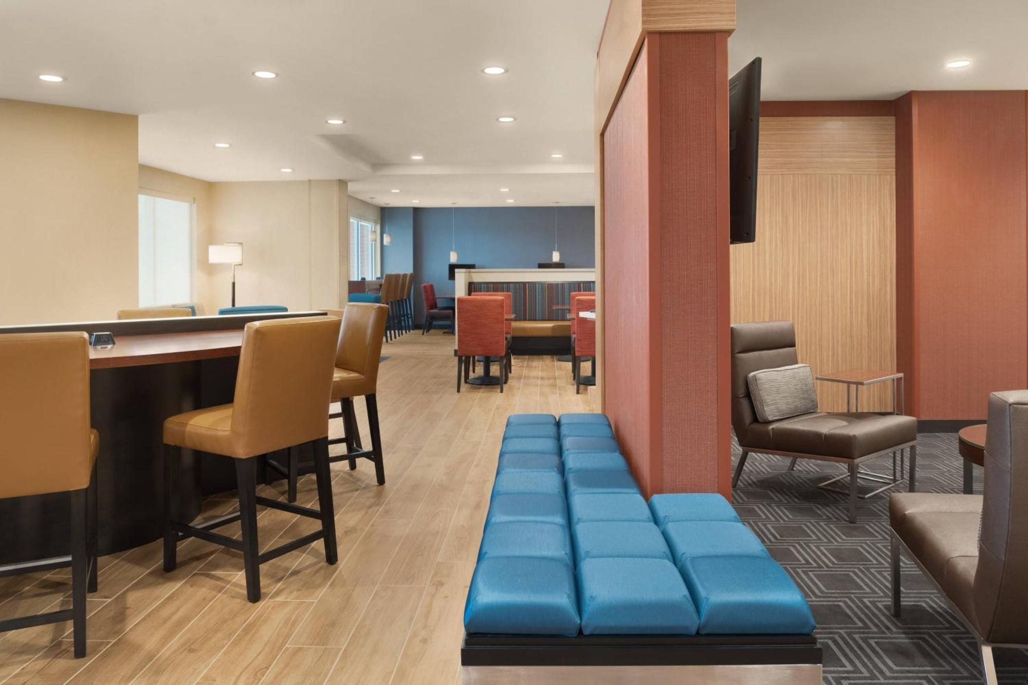 Towneplace Suites By Marriott Dubuque Downtown Bagian luar foto