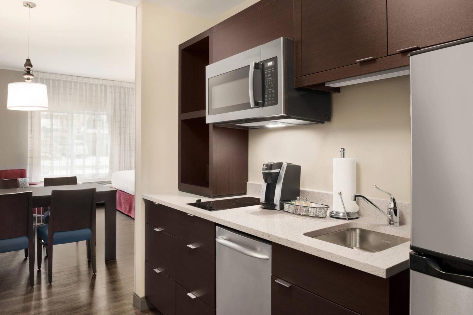 Towneplace Suites By Marriott Dubuque Downtown Bagian luar foto