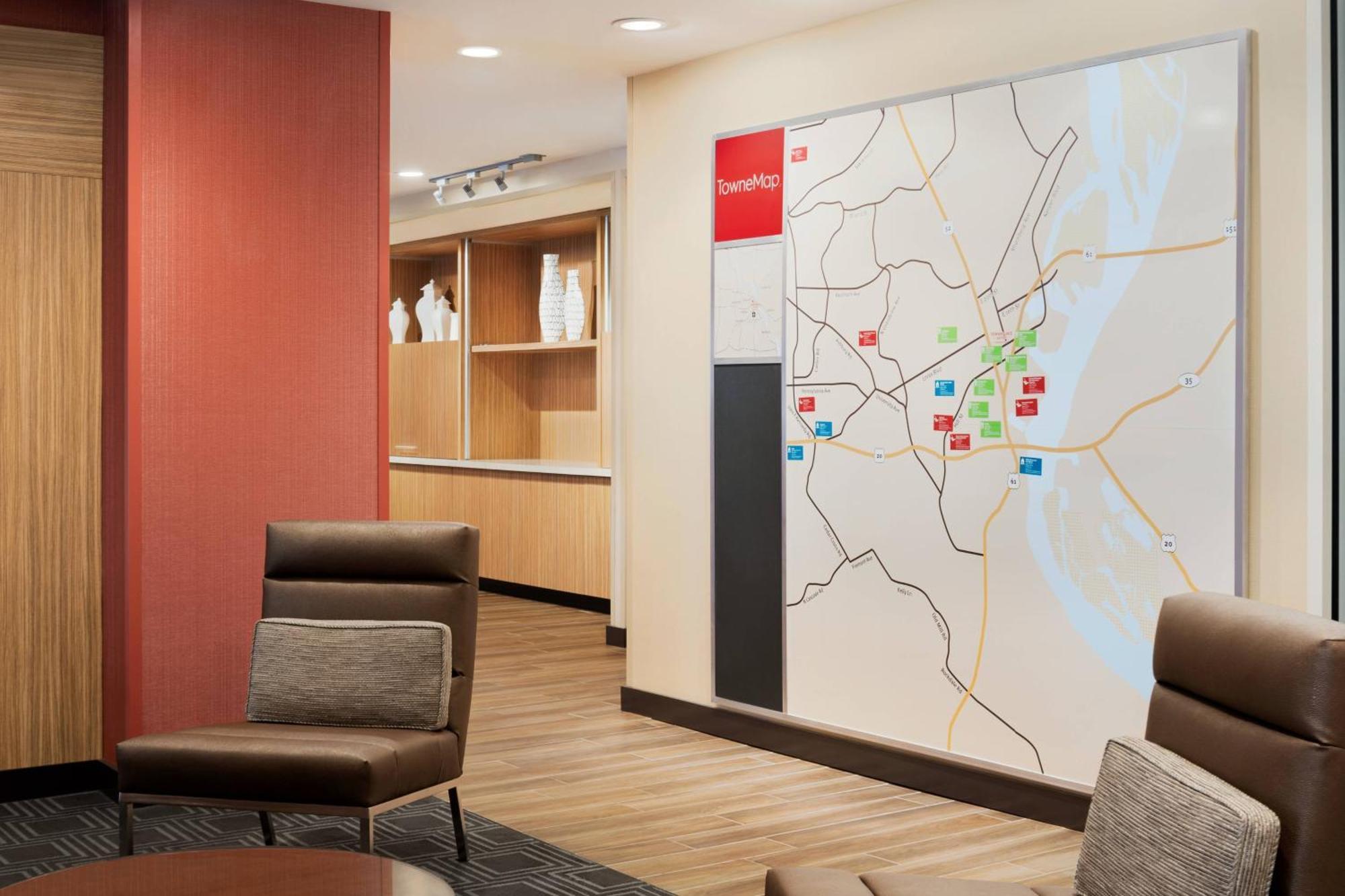 Towneplace Suites By Marriott Dubuque Downtown Bagian luar foto