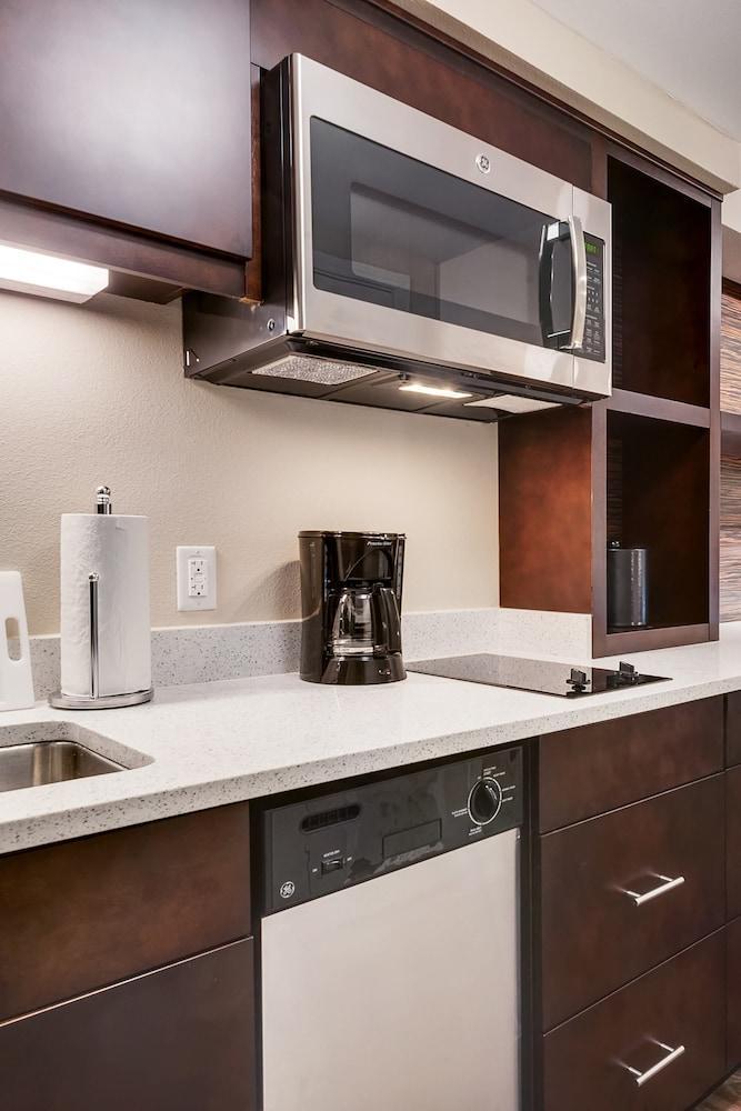 Towneplace Suites By Marriott Dubuque Downtown Bagian luar foto